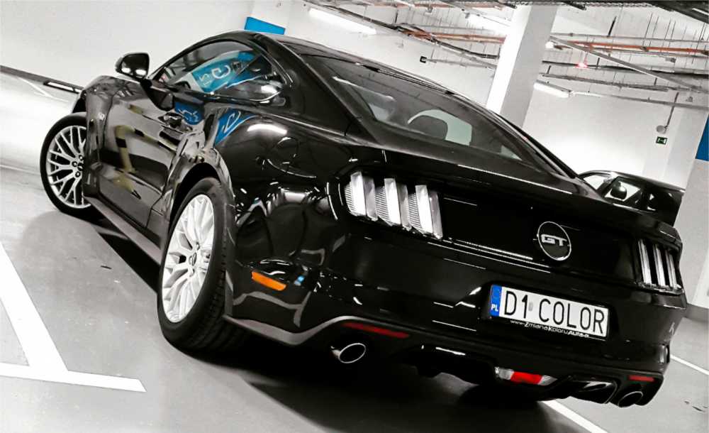 Oklejanie Ford Mustang GT - czarny lakier bazowy