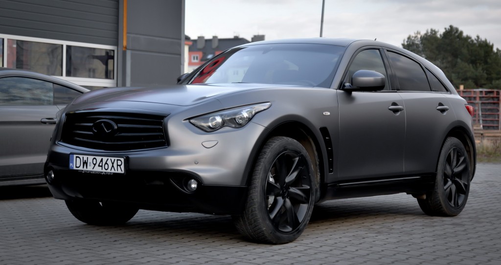 Infiniti FX folia w kolorze Satin Dark Grey z palety firmy 3M - najmodniejszy kolor auta w tym sezonie - szara satyna - szary mat