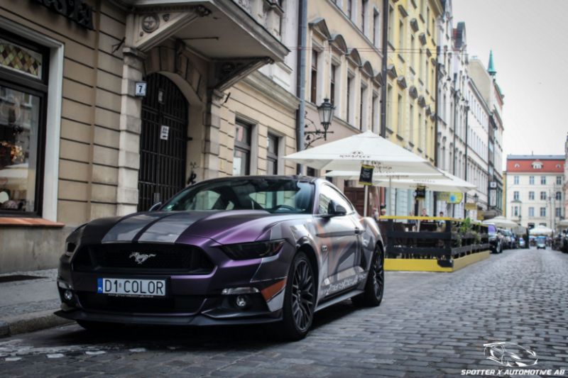 Pasy Ford Mustang - oklejanie foli, zmiana koloru, stylizacja indywidualna