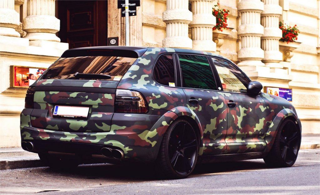 przykadowe oklejenie - porsche cayenne- zmiana koloru folia kamufla camouflage oklejenie typu moro