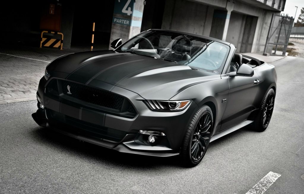 Zmiana koloru samochodu Ford Mustang GT Cabrio