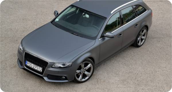 Zmiana koloru samochodu Audi A4 w kolorze Dark Charcoal Matte Metallic CC-4015 z palety BRUXSAFOL