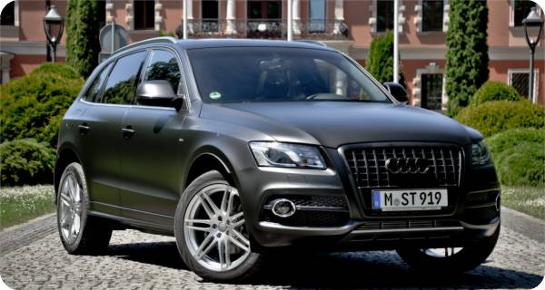 Zmiana koloru samochodu Audi Q5 w kolorze Diamond Black Matte z palety PWF CC-4101