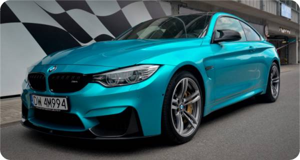 Zmiana koloru auta BMW M4 foli w kolorze Gloss Atomic Teal z palety firmy 3M seria 1080-G356