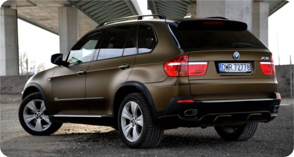 Zmiana koloru samochodu BMW X5 w kolorze Matt Bond Gold z palety PWF CC-4027