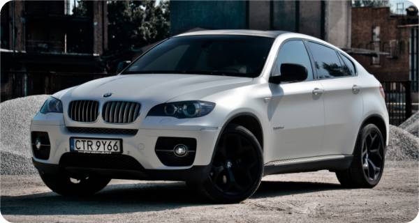 Zmiana koloru samochodu BMW X6 w kolorze Matte Diamond White z palety PWF CC-4025