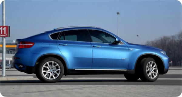 Zmiana koloru samochodu BMW X6 w kolorze Blue Matte Metallic 1080-M227 z palety 3M