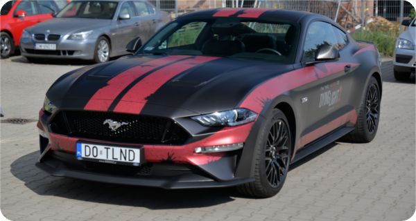 Zmiana koloru samochodu FORD MUSTANG GT grafik penokolorow firmy 3M IJ180mC-120