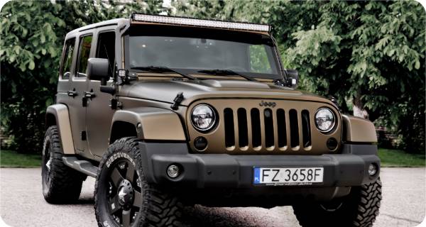 Zmiana koloru samochodu Jeep Wrangler w kolorze Matt Bond Gold z palety PWF CC-4027