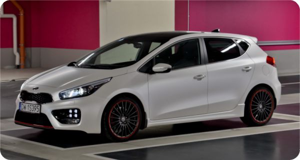 Zmiana koloru samochodu KIA CEED GT w kolorze Diamond White Matte z palety PWF CC-4025