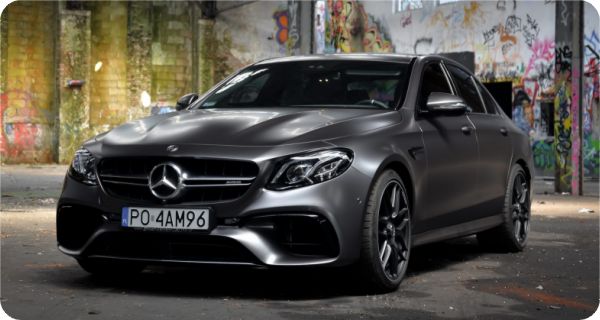 Zmiana koloru samochodu Mercedes E63 AMG w kolorze Satin Dark Grey z palety 3M-1080 S261