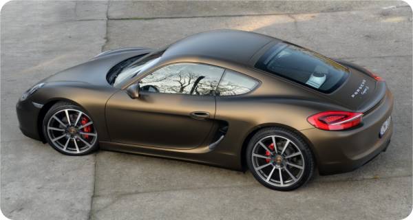 Zmiana koloru samochodu Porsche Cayman w kolorze Matt Bond Gold z palety PWF CC-4027