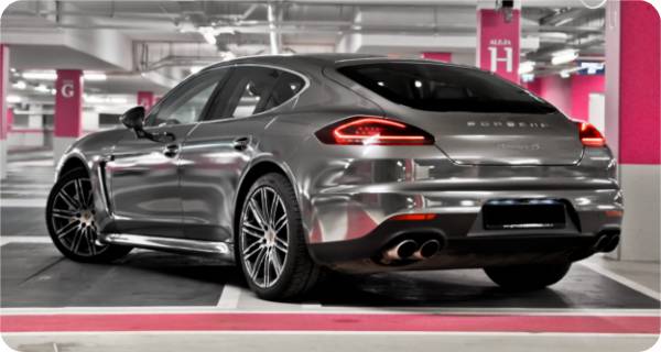 Zmiana koloru samochodu Porsche Panamera foli w kolorze Black Chrome Titanium Super Chrome (czarny chrom) z palety HEXIS