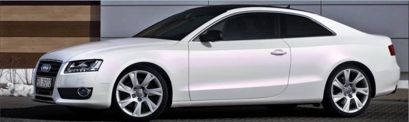 oklejanie samochodu Audi A5 folią biała perła variochrome z palety HEXIS