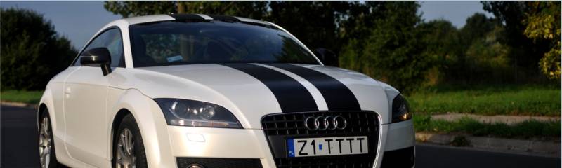oklejanie samochodu Audi TT folią w kolorze biała perła z palety Arlon