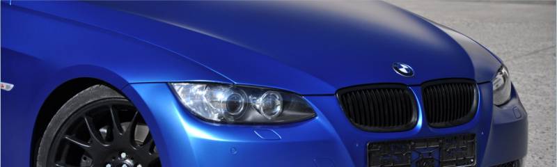 oklejanie samochodu BMW 3 folią niebieski mat z palety Bruxsafol