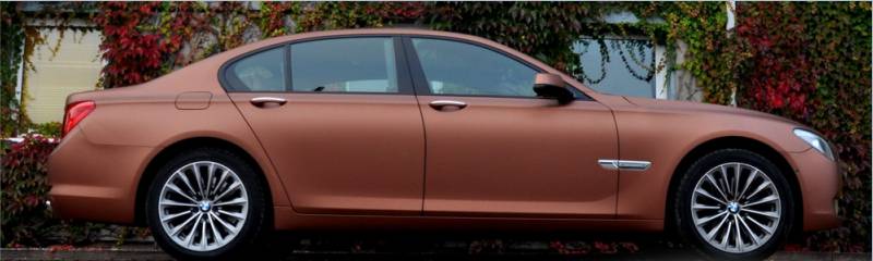 oklejanie samochodu BMW 7 folią aztec bronze z palety Arlon