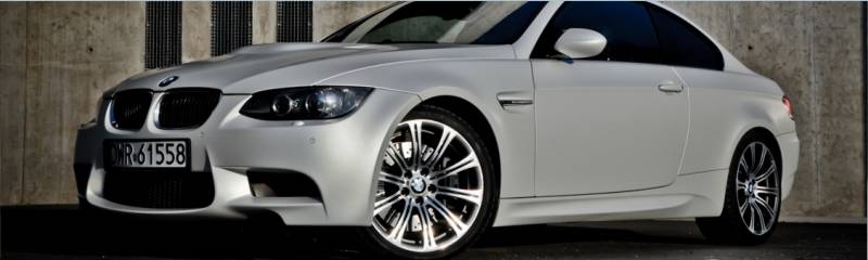 oklejanie samochodu BMW M3 folią biała perła satynowa z palety 3M