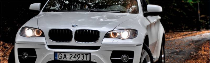 oklejanie samochodu BMW X6 folią w kolorze biała perła z palety Arlon