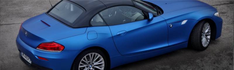 oklejanie samochodu BMW z4 folią niebieski mat z palety 3M