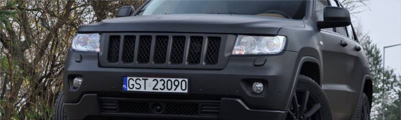 oklejanie samochodu Jeep Cherokee foli w kolorze czarny mat z palety 3M