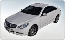 oklejanie samochodów Mercedes E500 biały połysk, zmiana koloru