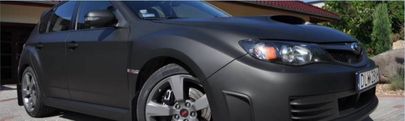 oklejanie samochodu Subaru Impreza czarny mat, zmiana koloru