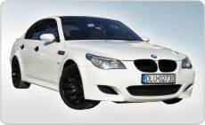 Białe błyszczące BMW M5 w swoim nowym kolorze!