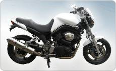 Oklejanie motorów Yamaha Bulldog w kolorze białym matowym oraz oklejanie carbonem motorów