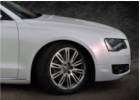 Oklejanie samochodów Audi A8 biała perła variochrome