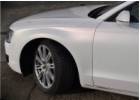 Oklejanie samochodów Audi A8 biała perła variochrome