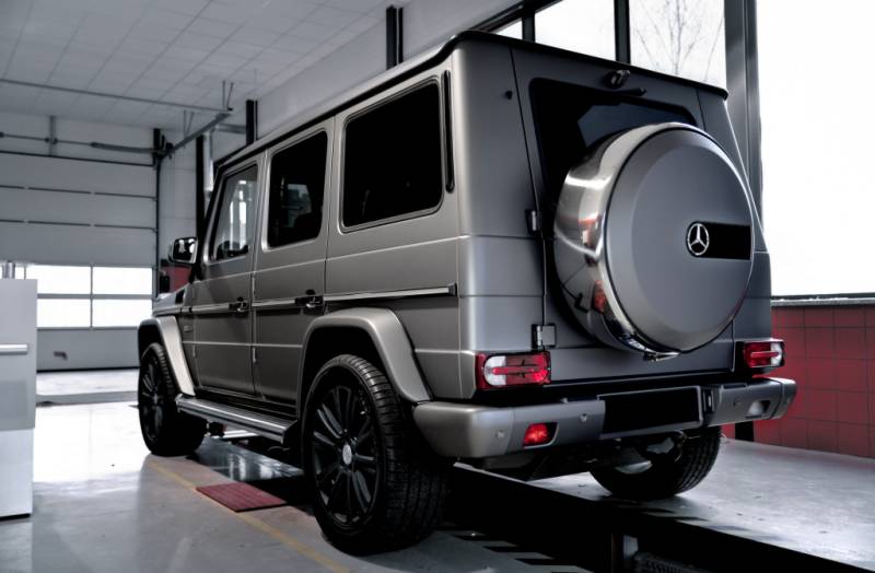 Mercedes G AMG  oklejony przez nas  foli w kolorze Gunmetal z palety firmy AVERY seria Supreme Wrapping Film