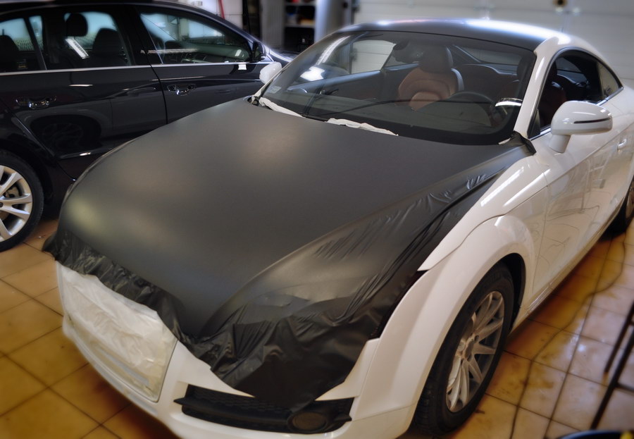oklejanie samochodów Audi TT maska + dach czarny mat