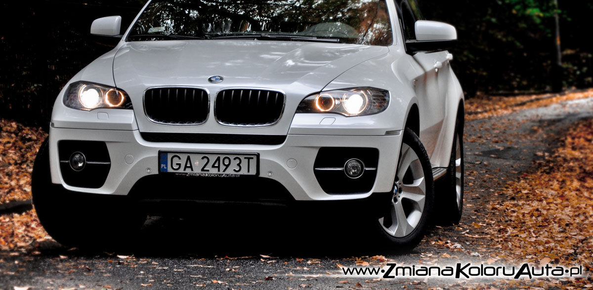 oklejanie samochodów Zmiana koloru samochodu BMW X6 na